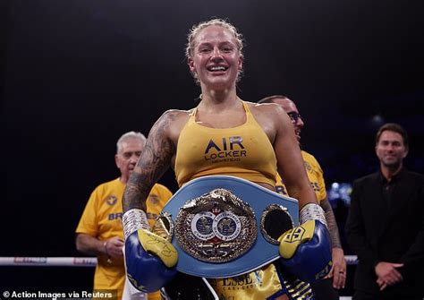 Female Aussie boxing star shows up at weigh